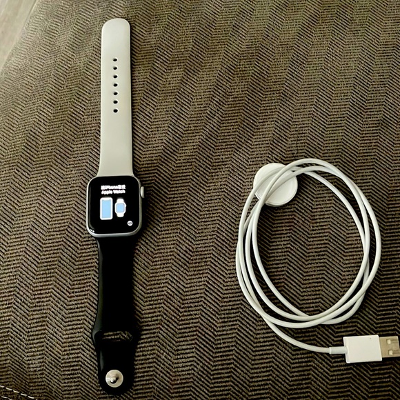 Apple Watch Series 6 40 mm - Picture 1 of 5